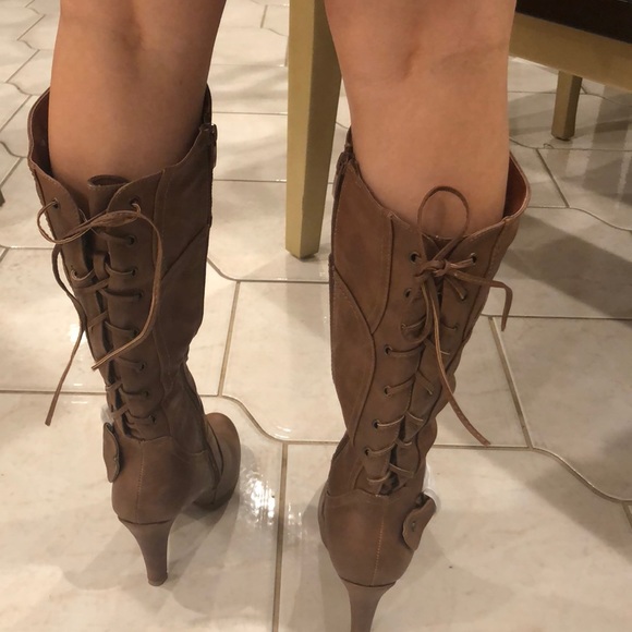 Boots - Picture 3 of 5